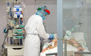 Coronavirus.- Los nuevos casos en Castilla-La Mancha superan otra vez los 1.000 y se estabilizan las hospitalizaciones y las muertes