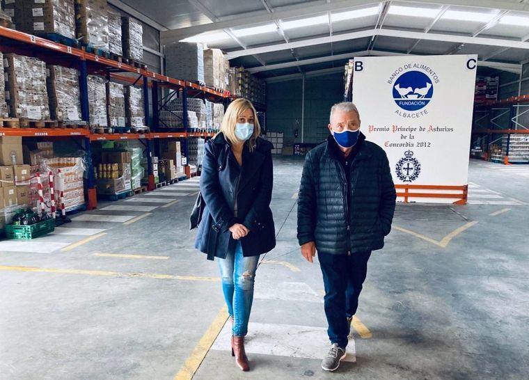 (Foto: La líder de Ciudadanos en Castilla-La Mancha, Carmen Picazo, ha visitado el Banco de Alimentos de Albacete)