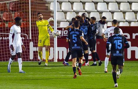 1-2. Un gol de Cuenca a balón parado certifica el triunfo del Almería sobre el Albacete