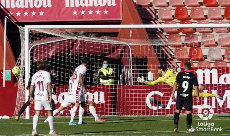 0-2. El Albacete, lejos de mejorar, es colista de segunda y su entrenador puede ser cesado en cualquier momento