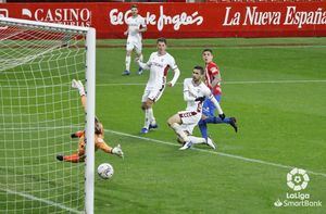 0-0.- El Albacete suma un punto en Gijón, pero no experimenta mejoría en su juego