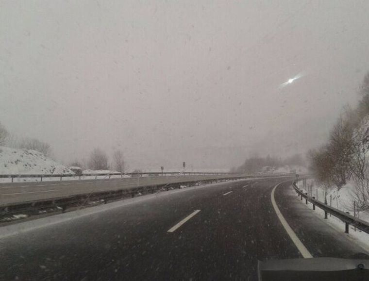 Sucesos.- Ocho heridos, entre ellos un bebé, tras una colisión múltiple a causa de la nieve en Casas de Haro