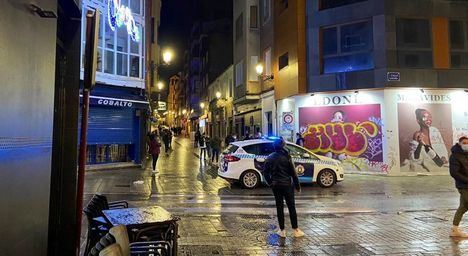 La Policía Local de Albacete continúa multando por incumplir movilidad nocturna, por tenencia droga, no usar mascarillas, y fumar sin distancia