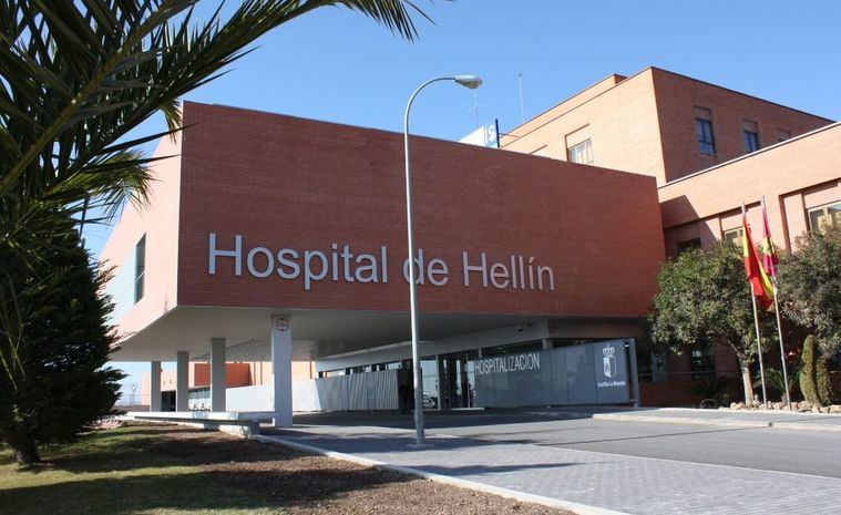 El hospital de Hellín volverá 'en muy pocas semanas' a la normalidad tras entrar en fase final la obra tras el incendio