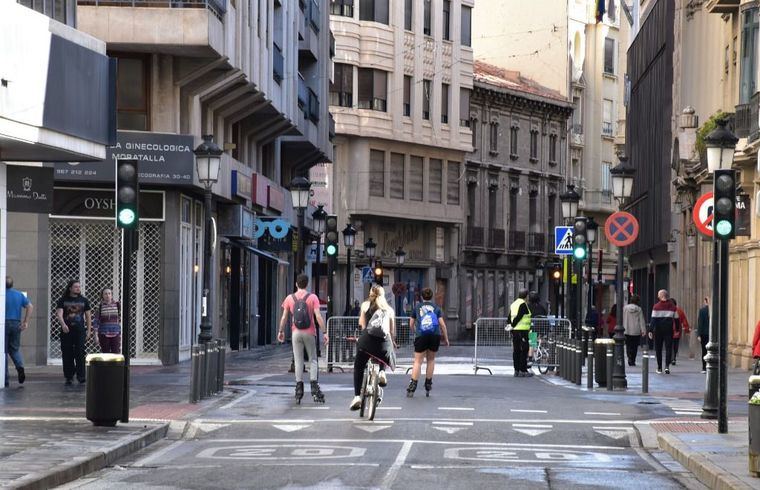 Tesifonte Gallego será peatonal, en el tramo comprendido entre la calle Tinte y el Altozano, los días que previsiblemente se concentrarán más personas durante la Navidad