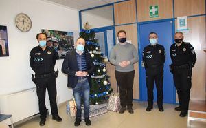 El Equipo de Gobierno del Ayuntamiento de Albacete visita a los equipos de Policía Local, Servicio contra Incendios y Protección Civil para interesarse por el dispositivo de Navidad
