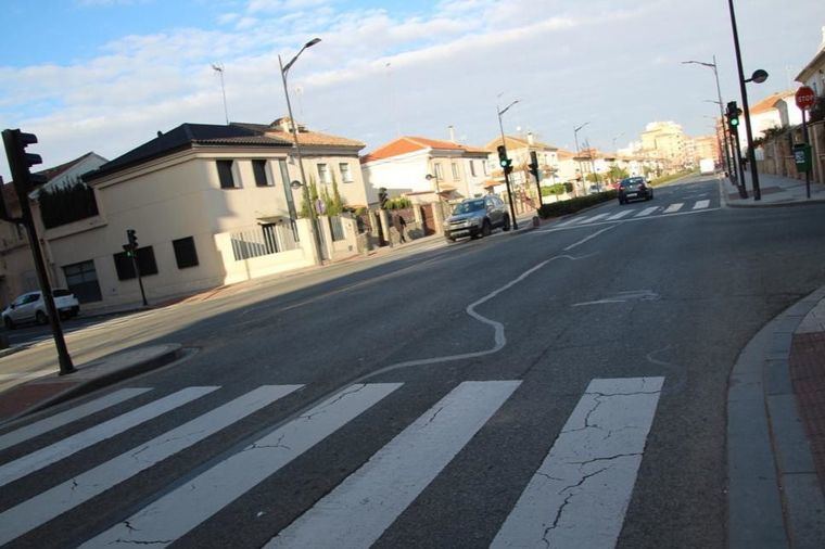 El carril del tramo de Circunvalación que hay entre las calles Donantes de Sangre y Carretera de Jaén será de velocidad 30 km/h para mejorar la seguridad de ciclistas