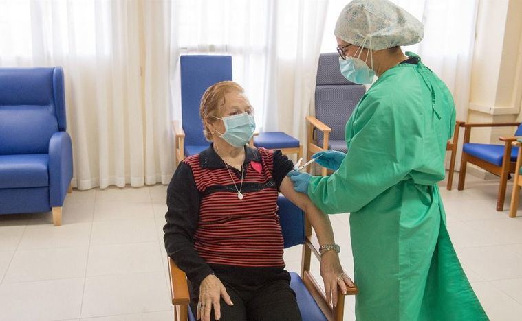 Coronavirus.- Constantino, Magdalena, Socorro y Edelmira, primeros vacunados en Cuenca, Ciudad Real, Toledo y Albacete