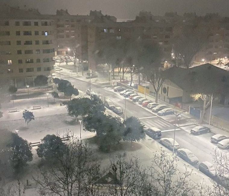 Fotos: Nevando en Albacete pasadas las 23,55 horas.