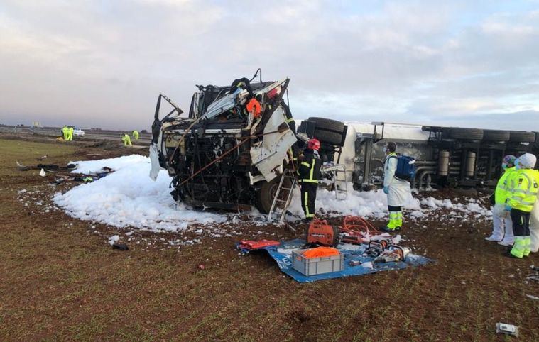 Bomberos del SEPEI de la Diputación de Albacete actúan en el accidente en el que un camionero resulta herido