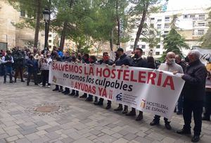 Hosteleros de Toledo y Albacete protestan por el cierre de sus negocios y reclaman ayudas directas