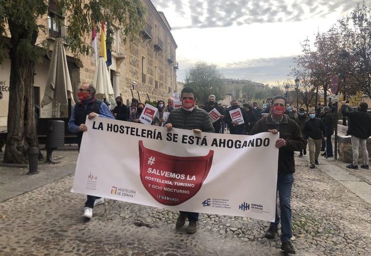 Los hosteleros de Castilla-La Mancha convocan una manifestación este miércoles en Toledo ante la prorroga de las restricciones y la Junta les pide paciencia y les da las gracias