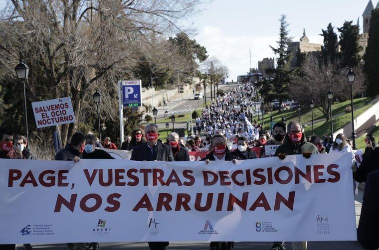 Cientos de hosteleros Castilla-La Mancha reclaman su apertura y conocer la 'hoja de ruta' de Page y Sánchez: 'No más remiendos'