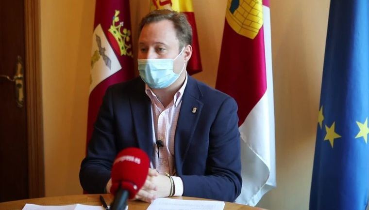 Vicente Casañ ofrece explicaciones a los portavoces en el Ayuntamiento de Albacete para informar de su situación tras presunta contratación irregular de su empresa