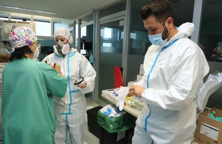 España, más blindada al coronavirus un año después del primer fallecido