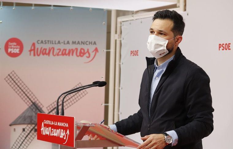 El PSOE, le dice a Núñez: 'Su Génova 13 es Cospedal, ¿va a cesarla como presidenta de honor del PP de Castilla-La Mancha?'