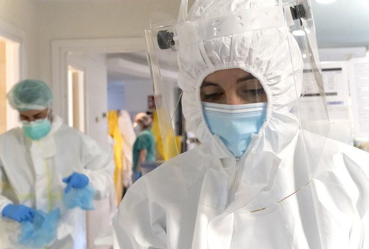 Coronavirus.- Castilla-La Mancha rebaja los nuevos casos a 135, reporta 2 muertes menos y vuelve a datos de agosto en ocupación hospitalaria