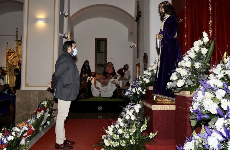 Foto: Paco Núñez en el besapiés del Cristo de Medinaceli de Hellín.