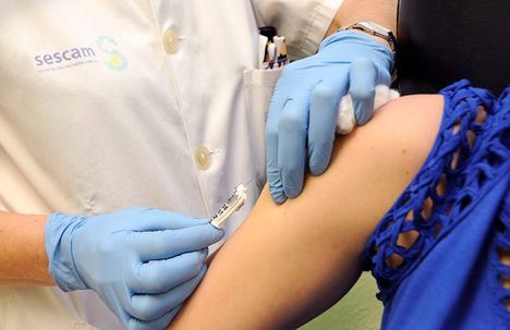 Sanidad distribuye este viernes entre las Comunidades un millón de dosis de vacuna AstraZeneca