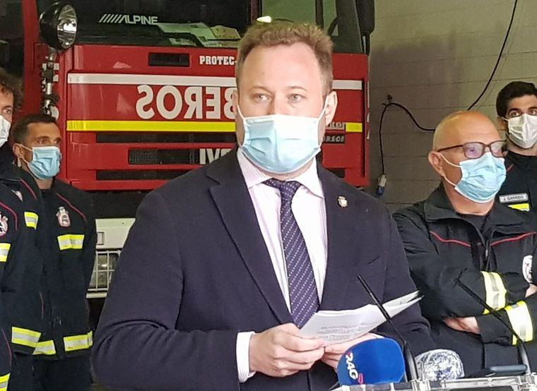 Una mujer se incorpora por primera vez al cuerpo de bomberos de Albacete junto a otros 15 nuevos compañeros