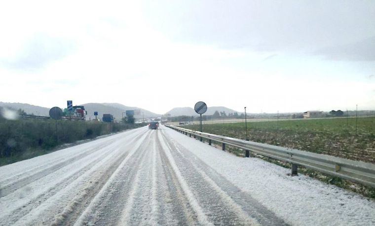 Sucesos.- Trasladado al hospital tras resultar herido en La Roda al salirse su turismo de la vía a causa de la granizada