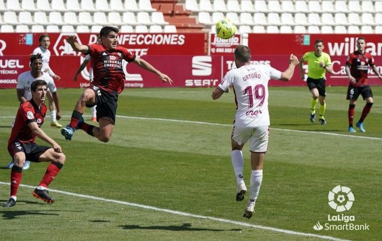 1-0. El gol de Ortuño ante el Mirandés devuelve el sueño de la permanencia al Albacete Balompié