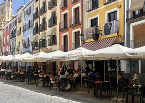 La hostelería centra un día más el cruce dialéctico PP-PSOE: Núñez cree que Castilla-La Mmancha "imita a Ayuso" y Mora "lo ve absurdo"