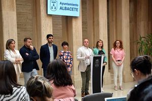 El alcalde de Albacete demuestra ante notario que dijo la verdad sobre las irregularidades en exámenes de Policía Local