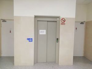 El Grupo Municipal Socialista pide diligencia al Equipo de Gobierno de Manuel Serrano para que arregle el ascensor del ‘Ágora’, tras cinco meses fuera de servicio
 