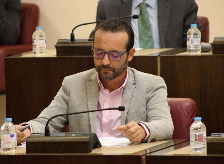 El Ayuntamiento invertirá 176.000 euros en el mantenimiento y pintura de tres colegios, para que la comunidad educativa tenga las mejores condiciones