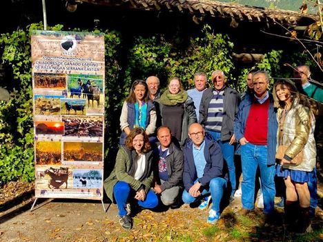 La Junta conoce las necesidades para la cría de la cabra negra Serrana Castiza, presente en la sierra albaceteña