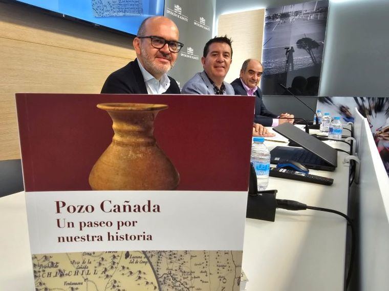 Cabañero presenta el primer libro escrito sobre la historia de Pozo Cañada que, a pesar de remontarse a la Edad de Bronce, tiene la paradoja de ser el municipio más joven de la provincia
