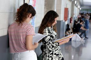 Un centenar de estudiantes se manifiestan en Albacete por la "incertidumbre" de la nueva PAU