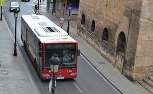 El autobús urbano en Albacete mantendrá en 2024 bonificación a la mitad tras aprobarse la aportación municipal del 20%