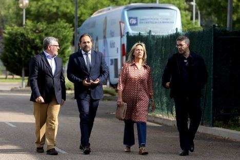 Núñez reducirá el horario lectivo del profesorado si alcanza la Presidencia de Castilla-La Mancha