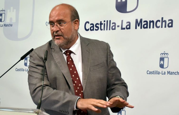 Castilla-La Mancha destinará 70 millones a ofertar tres años de contrato a 300 profesionales sanitarios que terminan su formación