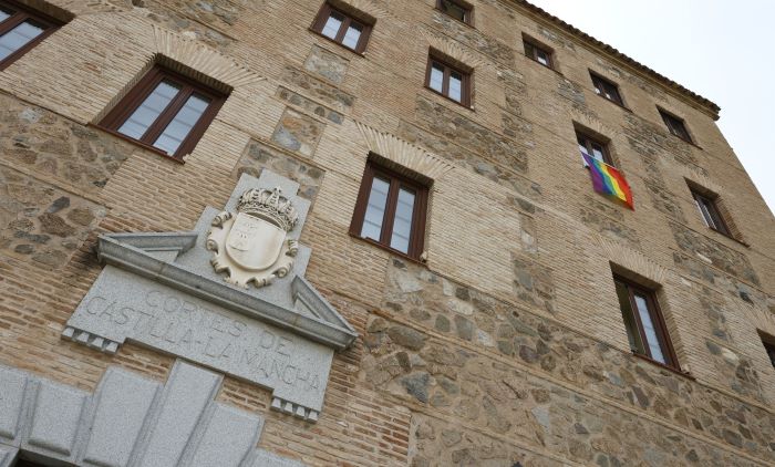 Polémica en las Cortes de Castilla-La Mancha tras el apoyo del Gobierno de PP Alcabón al concejal dimitido tras encubrir un crimen machista