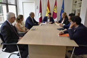 Serrano trabajará de mano de la UCLM para favorecer la transferencia de conocimientos al tejido productivo de Albacete