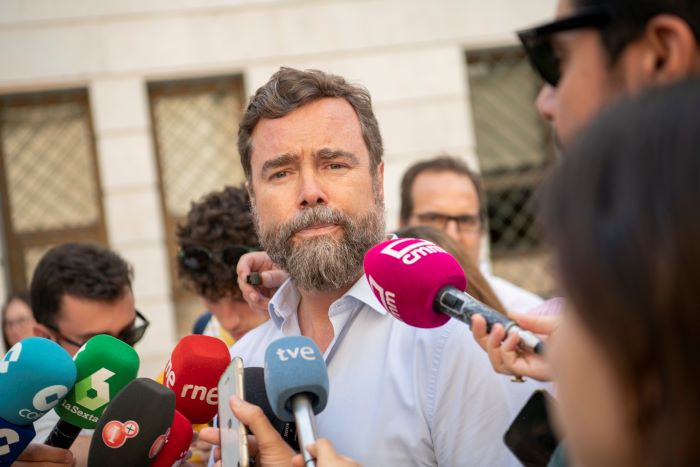 Vox no será 'obstáculo' para investidura de Feijóo si convence a 'un puñado' de diputados PSOE, Page entre ellos