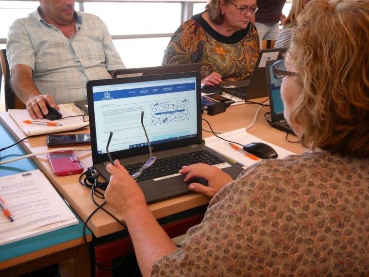 El programa de digitalización 'CapacitaTIC+55' de Castilla-La Mancha para mayores de 55, seleccionado para los premios #EuropaSeSiente