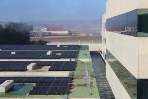 Hospital de Almansa autoproducirá el 20% de su consumo eléctrico tras finalizar su instalación solar fotovoltaica