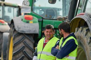 Los agricultores suman nuevos cortes en la A-31 en Albacete, la A-5 en Santa Olalla y la CM-316 en Tarazona de la Mancha