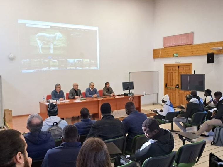 Cerca de 50 personas se forman en pastoreo en el segundo curso de la Escuela de Pastores de Albacete