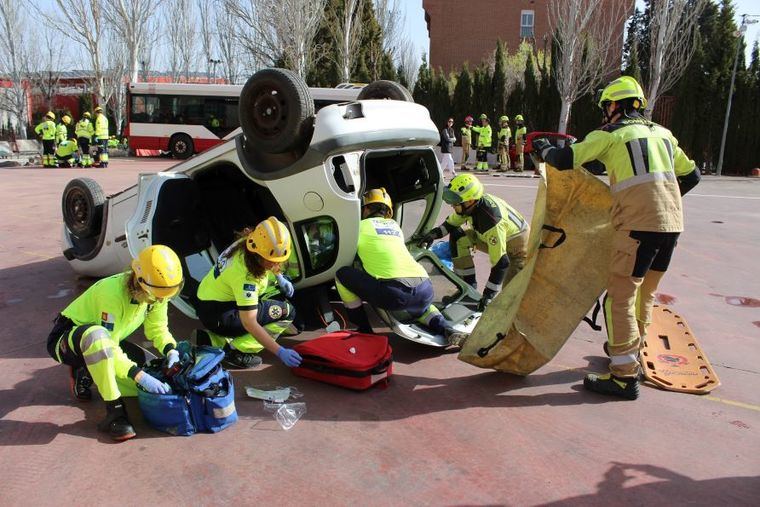 Urgencias y Bomberos de Albacete realizan ejercicios de simulación para optimizar la respuesta ante emergencias