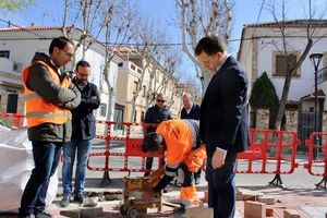 El alcalde de Albacete comprueba el desarrollo de obras del Plan de Acerado a lo largo de 2.200 m2 de la calle Luis Herreros