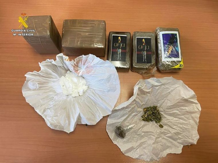 Detenido en Albacete cuando viajaba en un coche con 2.650 dosis de hachís, cocaína y marihuana