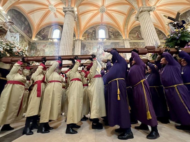 La lluvia obliga a realizar la procesión del Encuentro de Albacete en el interior de la Catedral