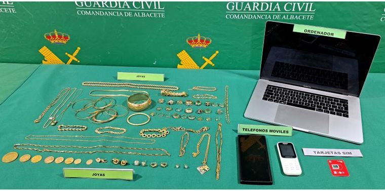 Detenido en Albacete cuando portaba 62 piezas de oro y 11 maletas con ropa sin estrenar robada en Vizcaya