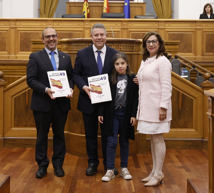 Page coge el guante del Cermi y garantiza que la reforma del Estatuto de Castilla-La Mancha suprimirá el término 'minusválido'