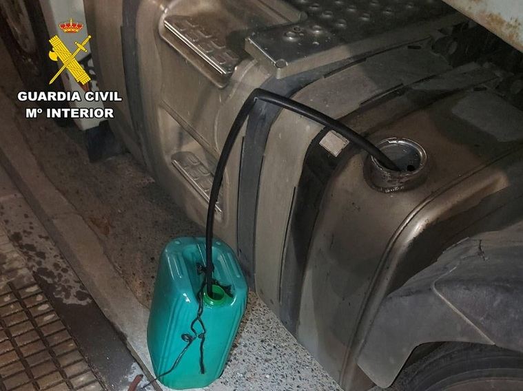 Detenido tras ser sorprendido sustrayendo gasóleo de un camión en Tobarra tras robar un turismo